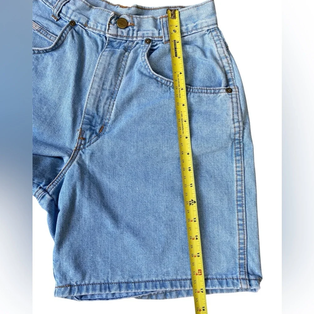 Vintage Chic Women’s Light Blue Denim Short Size 7 - Picture 3 of 9